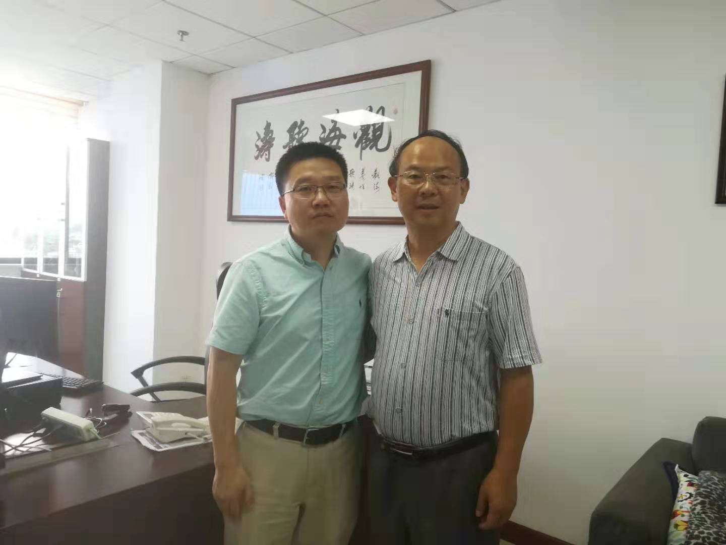 车经理和邹博士合影